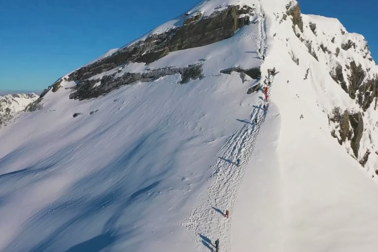 Carica il video: video atleti con l&#39;attrezzatura Outdoor Master